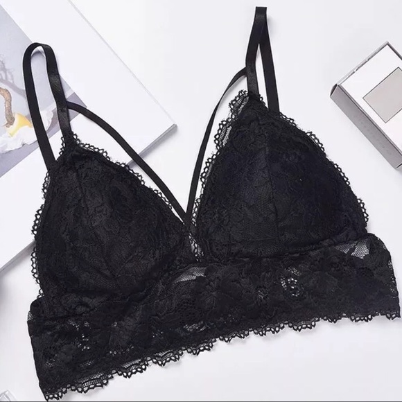 Charlie💋s Tops - 💋BLACK STRAPPY LACE PADDED BRALETTE. ONE SIZE💋